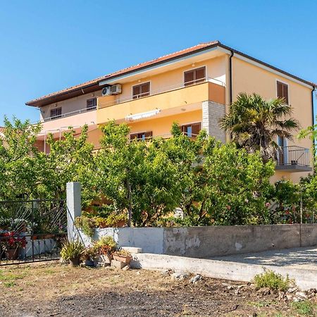 Apartments By The Sea Privlaka, Zadar - 666 Kültér fotó